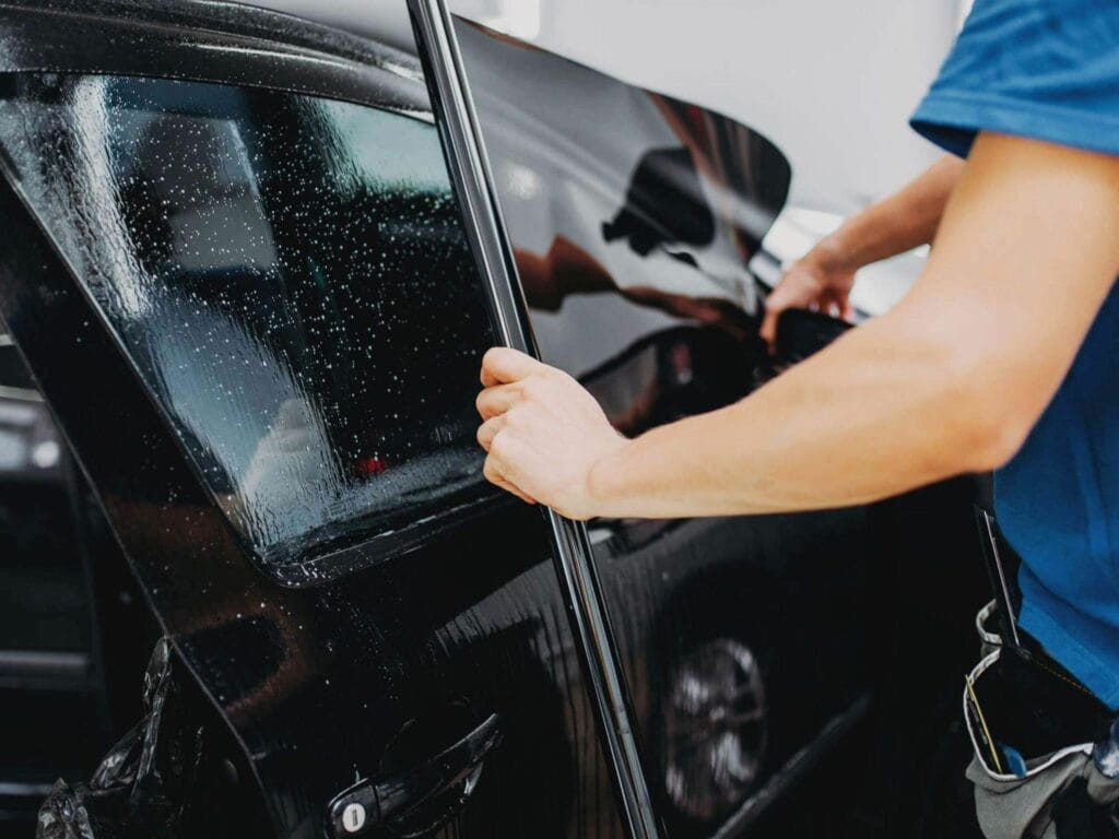 Phim cách nhiệt là gì? dan phim cach nhiet o to 1566532454491