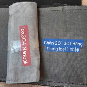 Lưới chống chuột vào khoang máy xe ô tô Vinfast Lux SA2.0, Vinfast Lux A2.0,Vinfast Fadil,Vinfast President,Vinfast VF e34, Vf5, Vf6, VF7, VF8, Tấm chắn chuột, quây chống chuột, Rào chống chuột vào ô tô,chống chó cắn, chống Đá văng vào thành xe, Hiệu quả, Nanopk . So sánh chân lưới inox mẫu nhập và mẫu vip nanopk