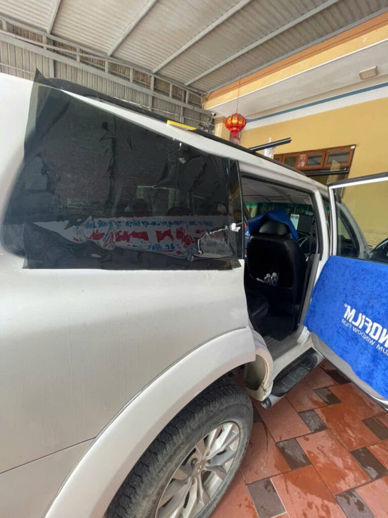 Địa Chỉ Dán Phim Cách Nhiệt Ô Tô Uy Tín Tại Quảng Trị – PKAUTO Phục Vụ Tận Nhà, Chính Hãng, Bảo Hành Dài Hạn dia chi dan phim cach nhiet o to uy tin tai Quang Tri 20